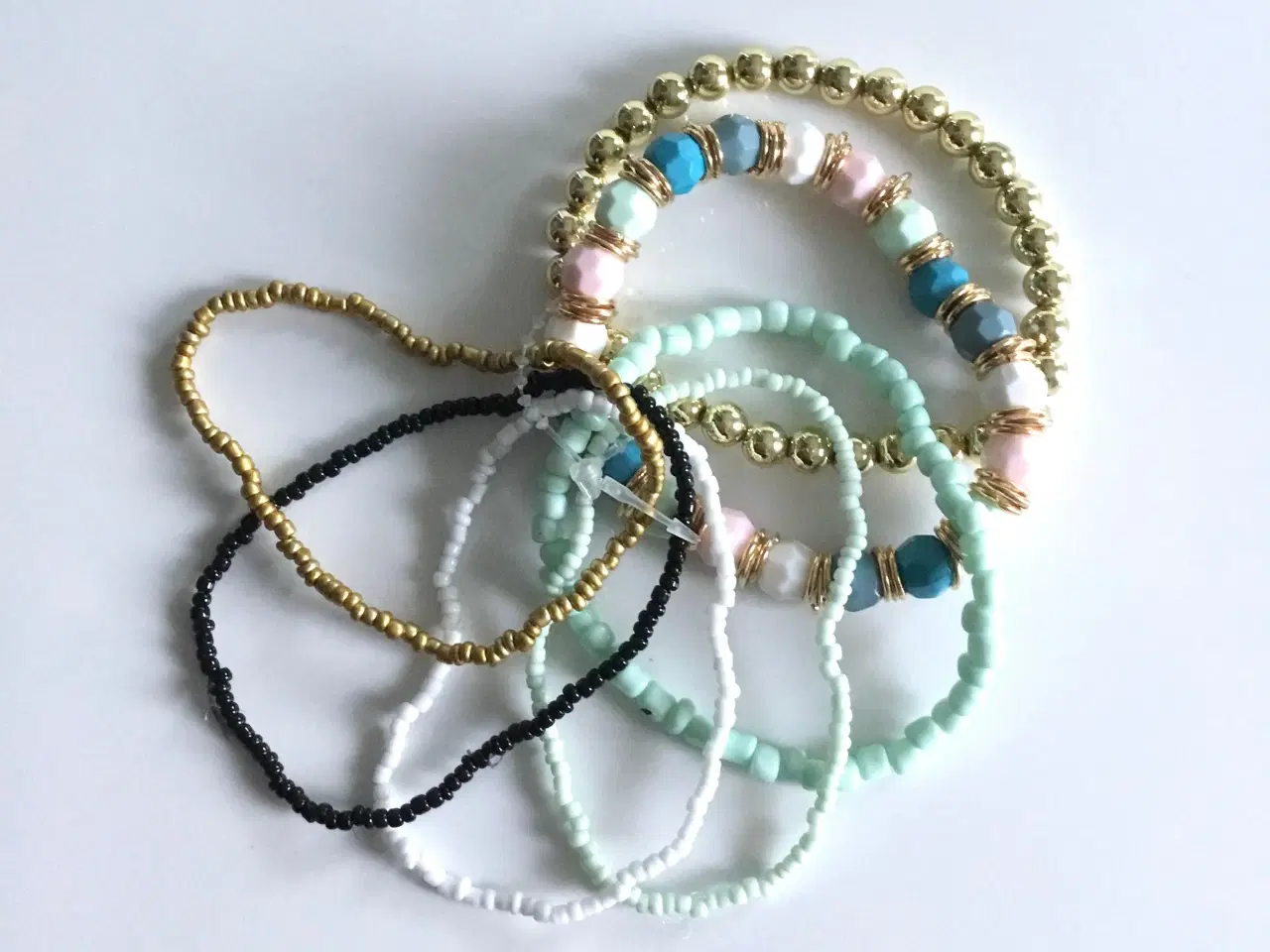 Billede 2 - Perlearmbånd sæt med 7 stk armbånd med perler