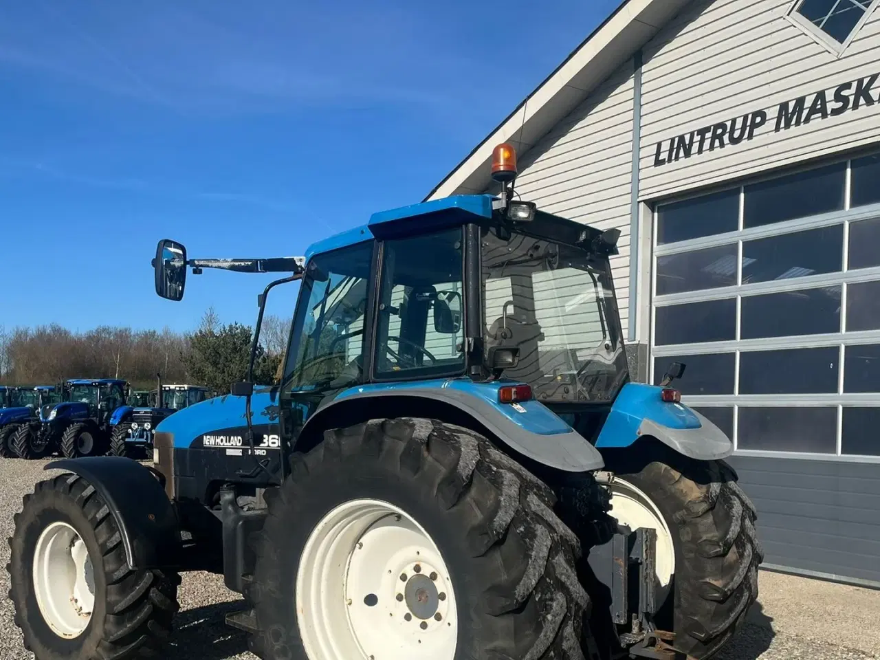 Billede 6 - New Holland 8360 med 4stk fabriksnye dæk til.  Super stærk traktor.