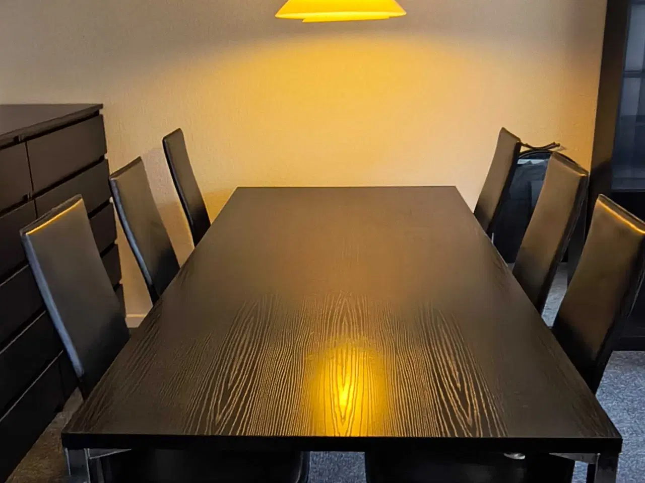 Billede 1 - Spisebord med 6 stole.