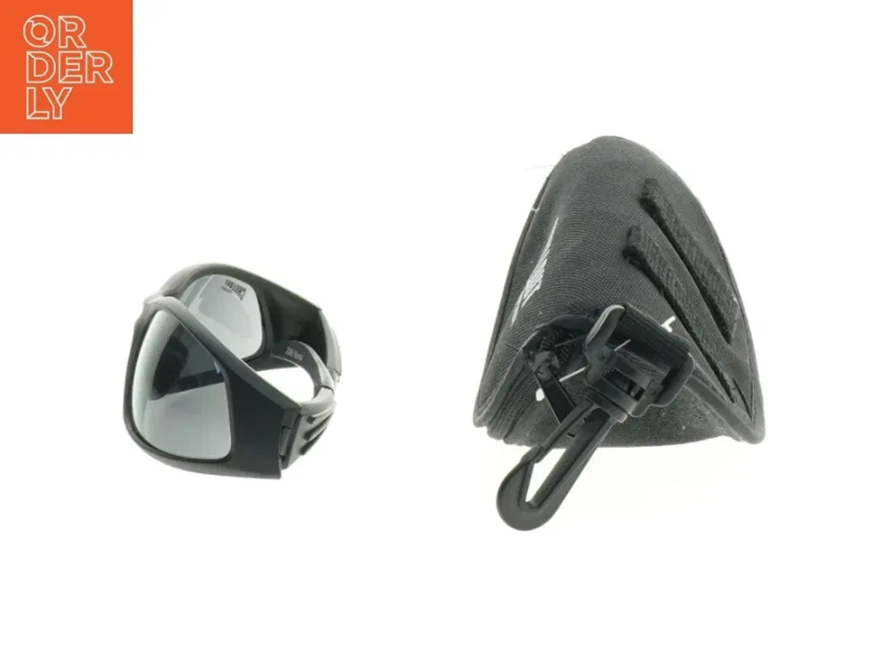 Billede 2 - Sort solbriller med etui fra ChillOut (str. 14 cm)