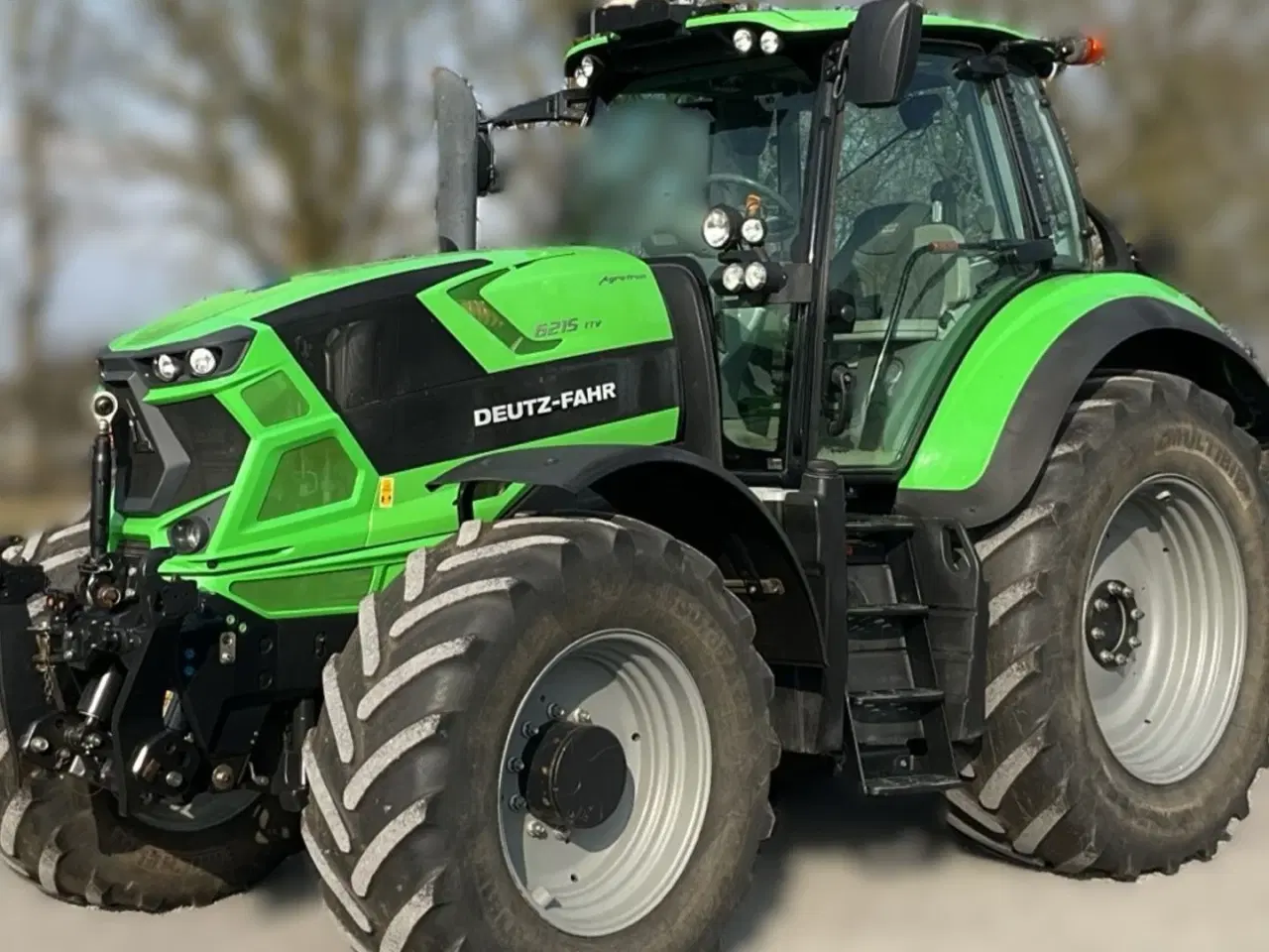 Billede 2 - Deutz-Fahr Agrotron 6215 TTV TTV -Vario traktor med frontlift, affejederet kabine og affejederet foraksel. GPS klar