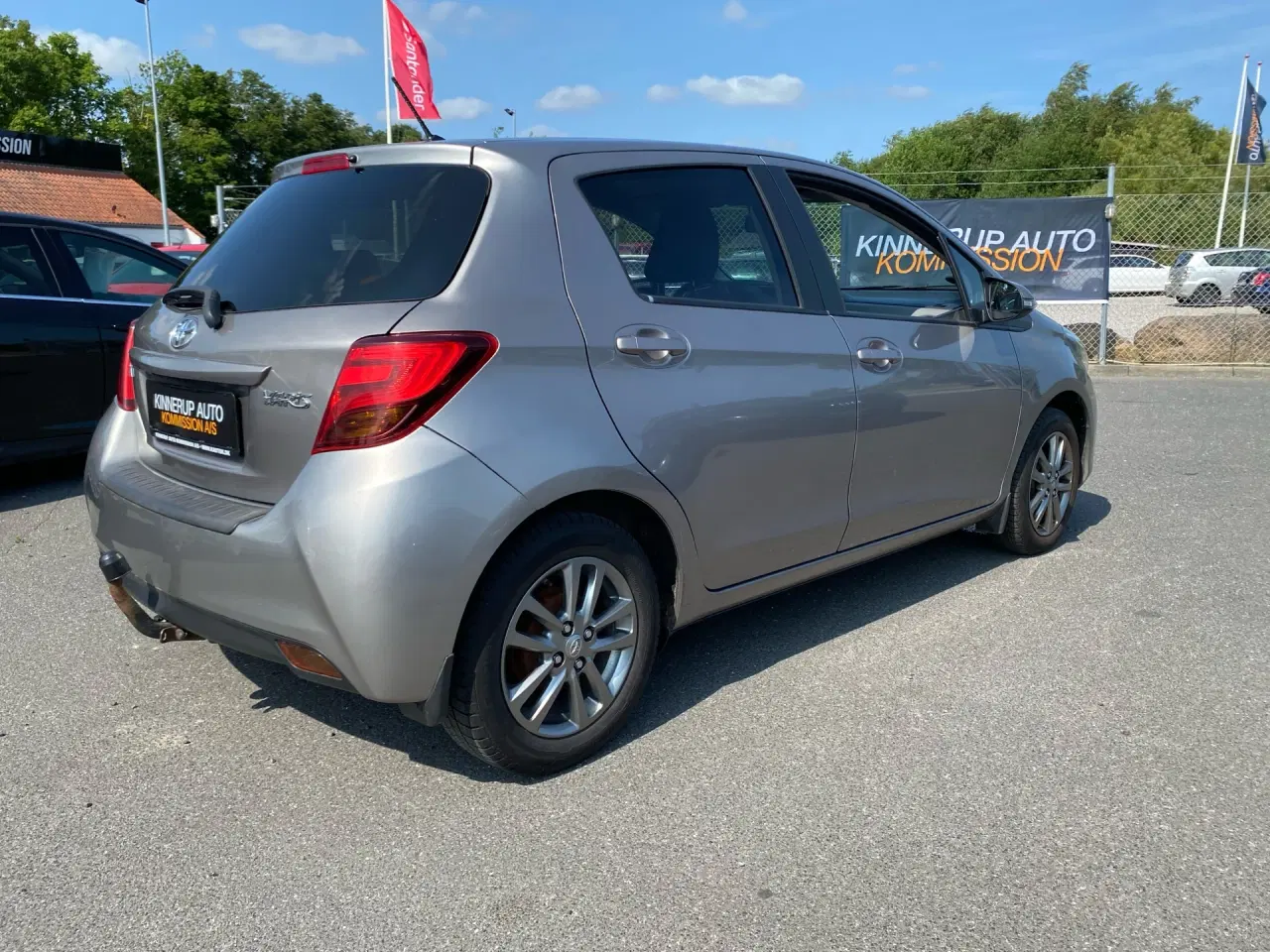 Billede 3 - Toyota Yaris 1,3 VVT-I T2 Komfortpakke Sportspakke 100HK 5d 6g