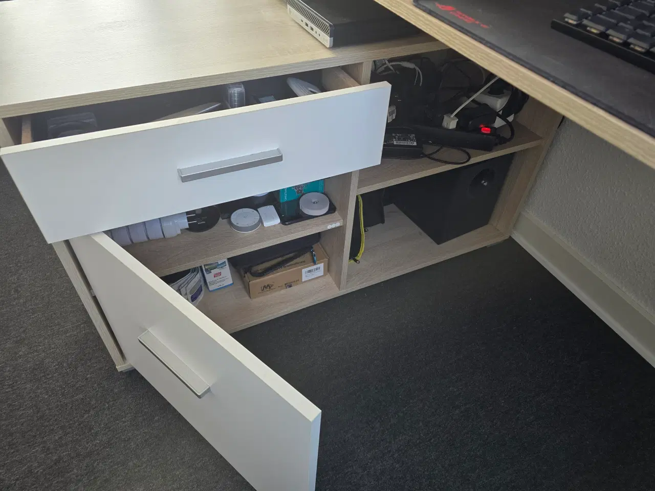 Billede 3 - Skrivebord, kommoder, TV bord, vitrine