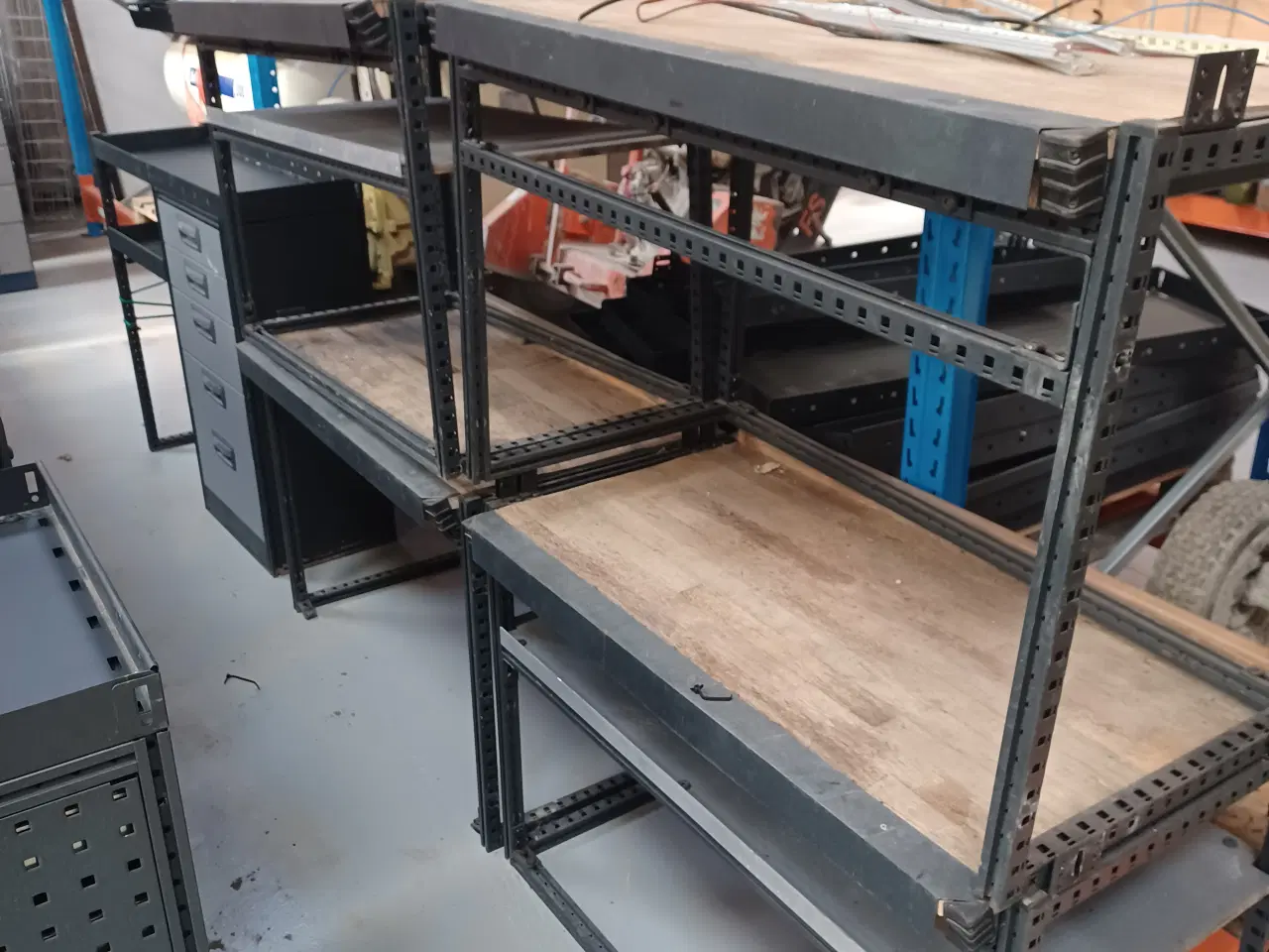Billede 6 - varebil reoler på lageret