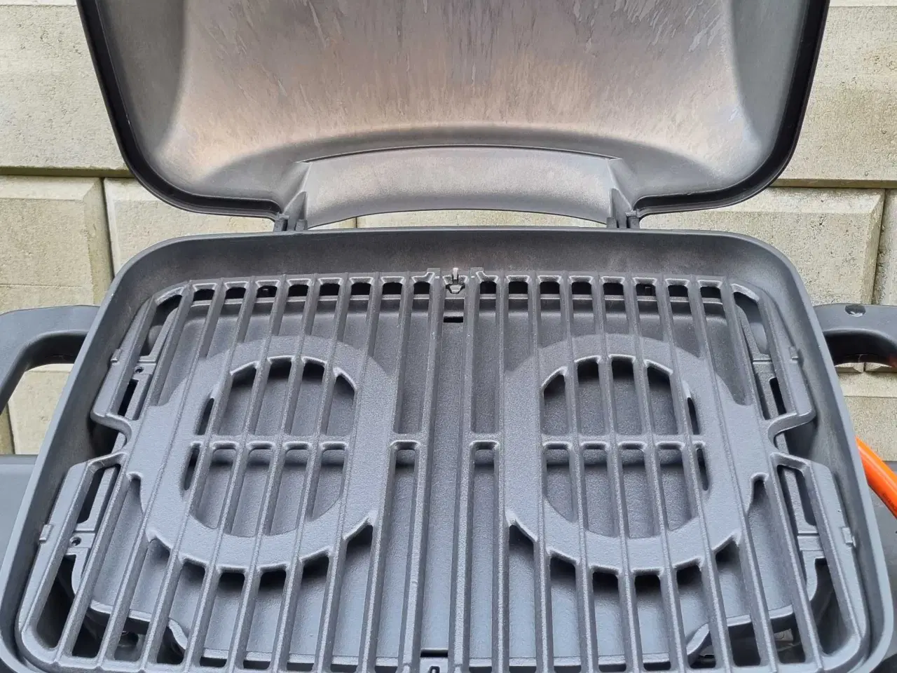 Billede 3 - Gasgrill med cover og en fyldt 11 kg gasflaske