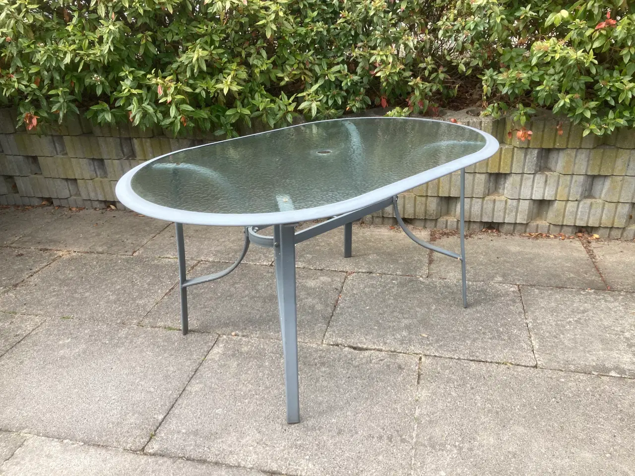 Billede 1 - To ovale haveborde med glasplade