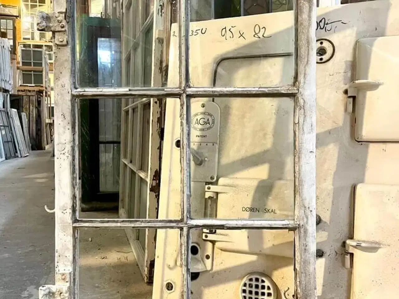 Billede 1 - Mindre, klassisk 6-ruders vinduesramme