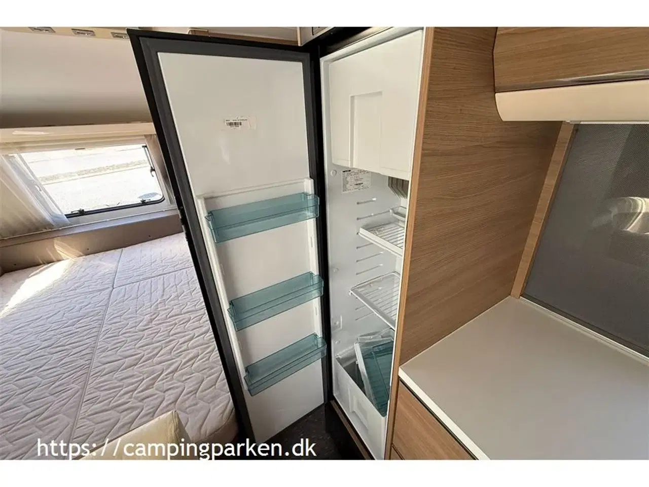 Billede 6 - 2017 - Adria Adora 613 PK   Ideel familevogn med mange sovepladser, 3 langsgående køjesenge og dobbeltseng