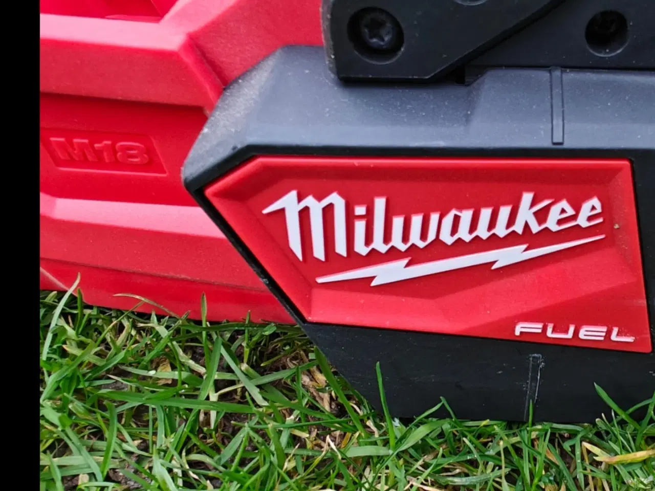 Billede 4 - Motorsav (Milwaukee batteri maskine). 