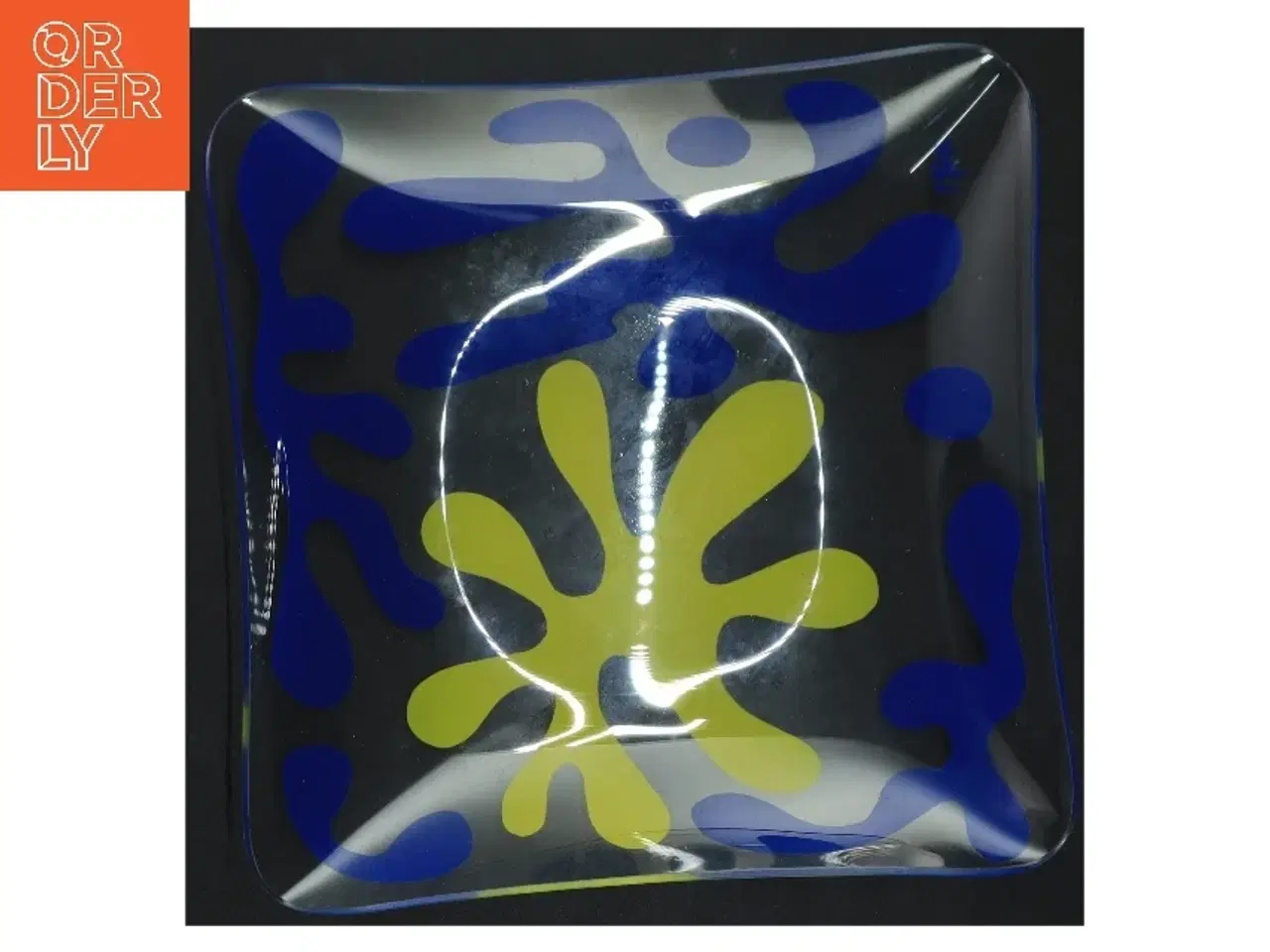 Billede 3 - Glasfad med blå og gul dekoration (str. 19 x 19 cm)