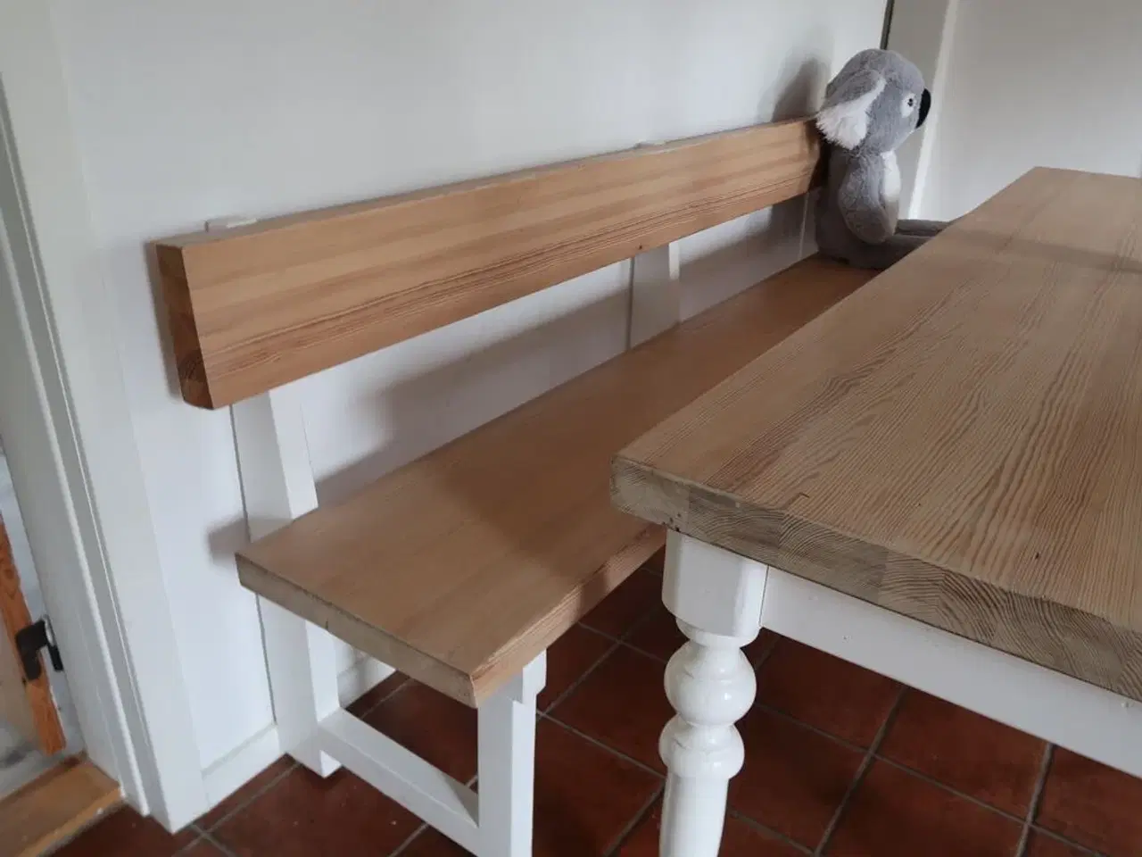 Billede 3 - Bord med 4 stole & 1 bænk