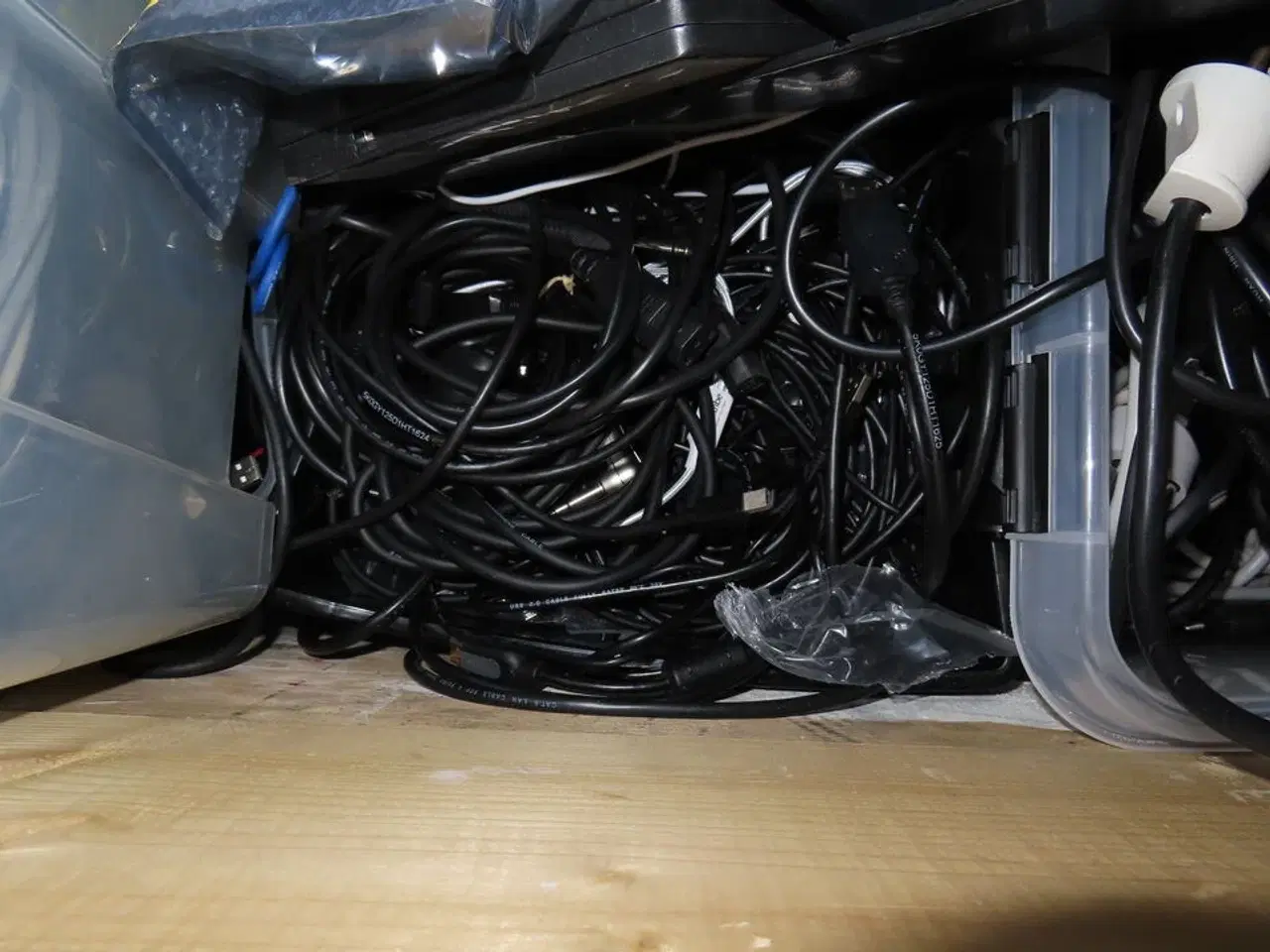 Billede 11 - Palle med rester fra TC ELECTRONIC
