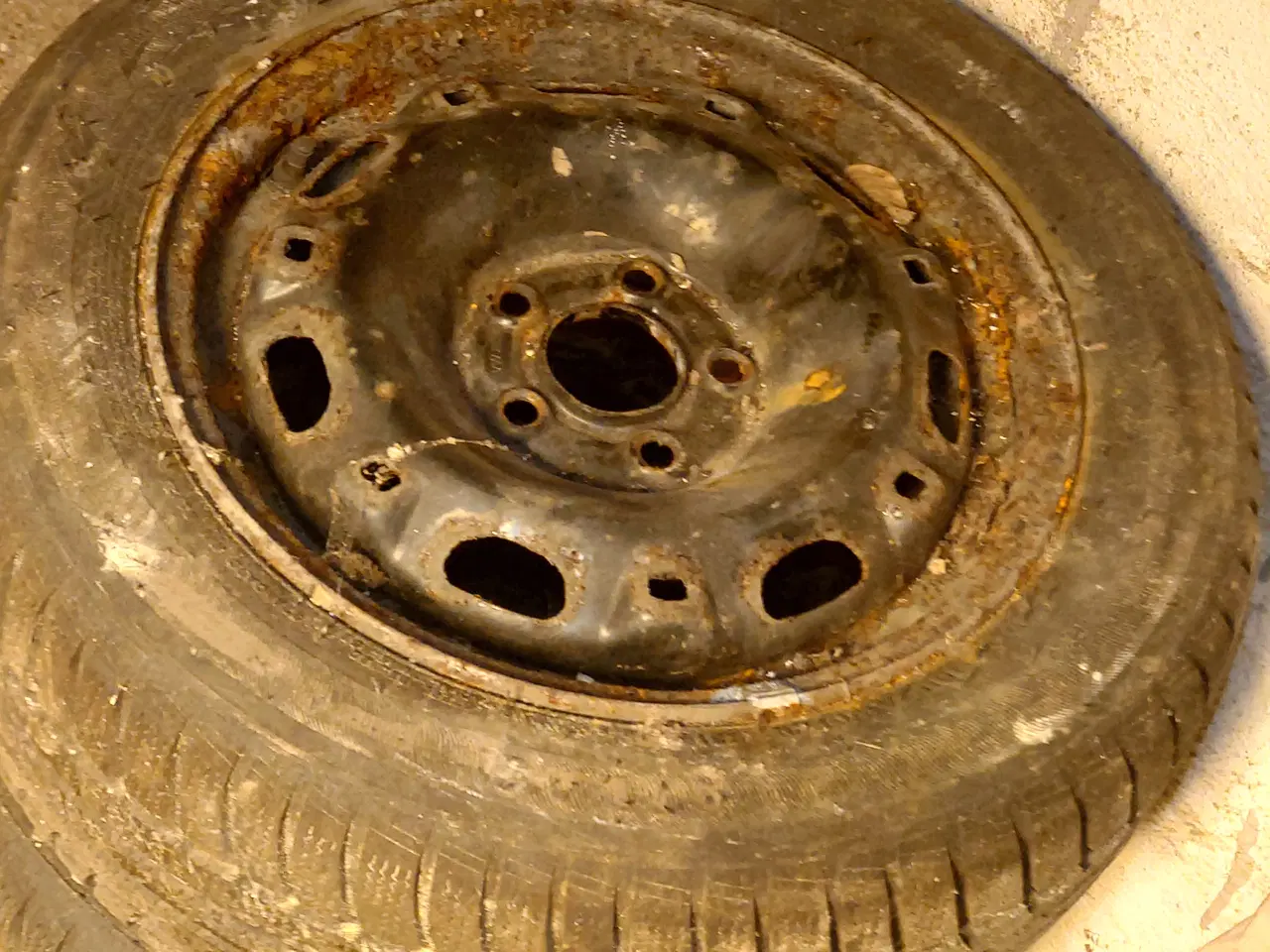 Billede 1 - Atlas vinterdæk til salg – 185/60 R14 82T
