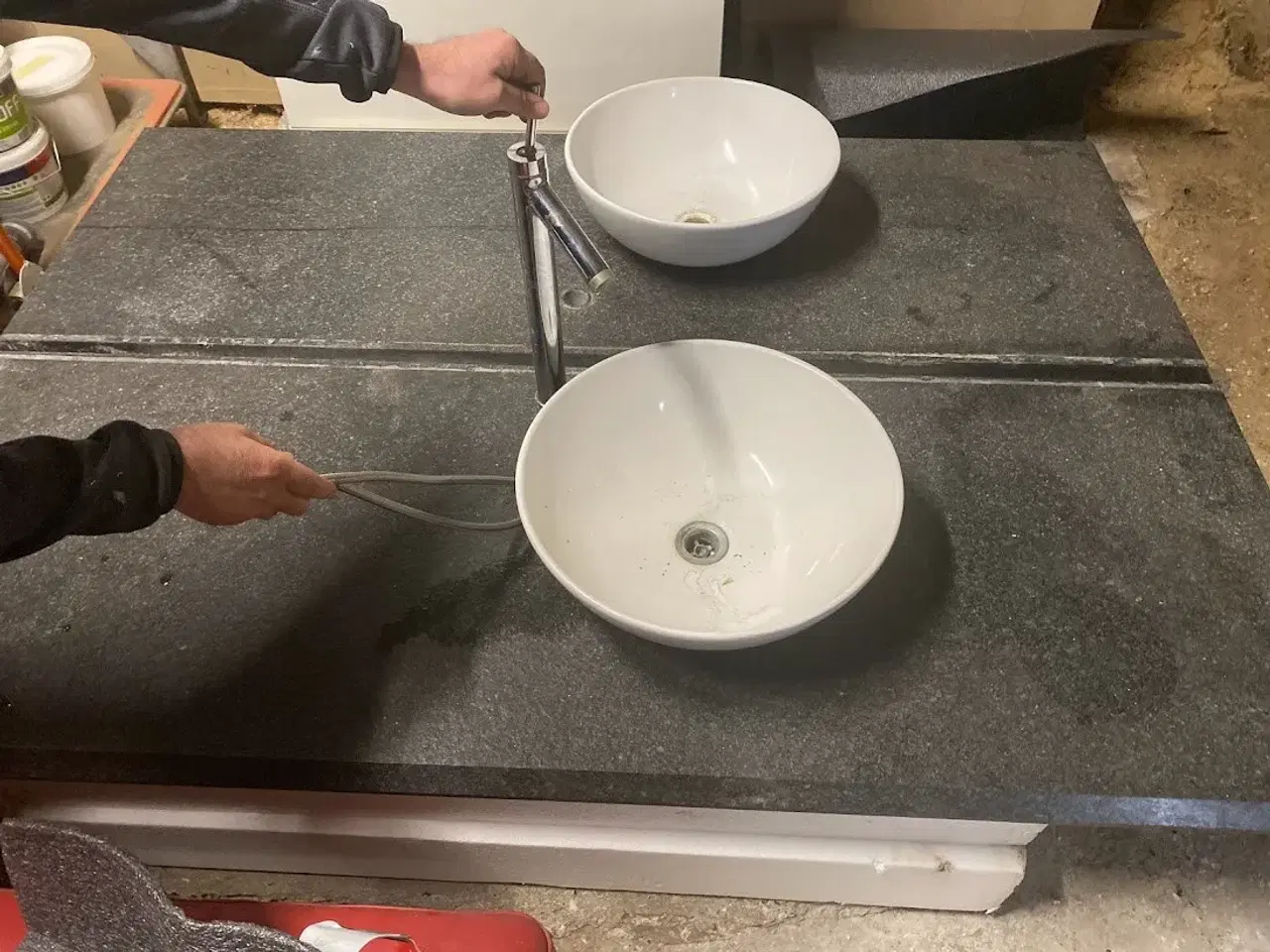 Billede 1 - badeværelse miljø m/ granit bordplade