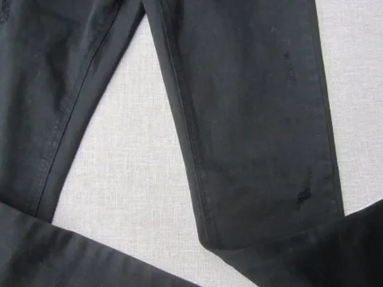 Billede 3 - Str. XS/S, elastiske sorte bukser