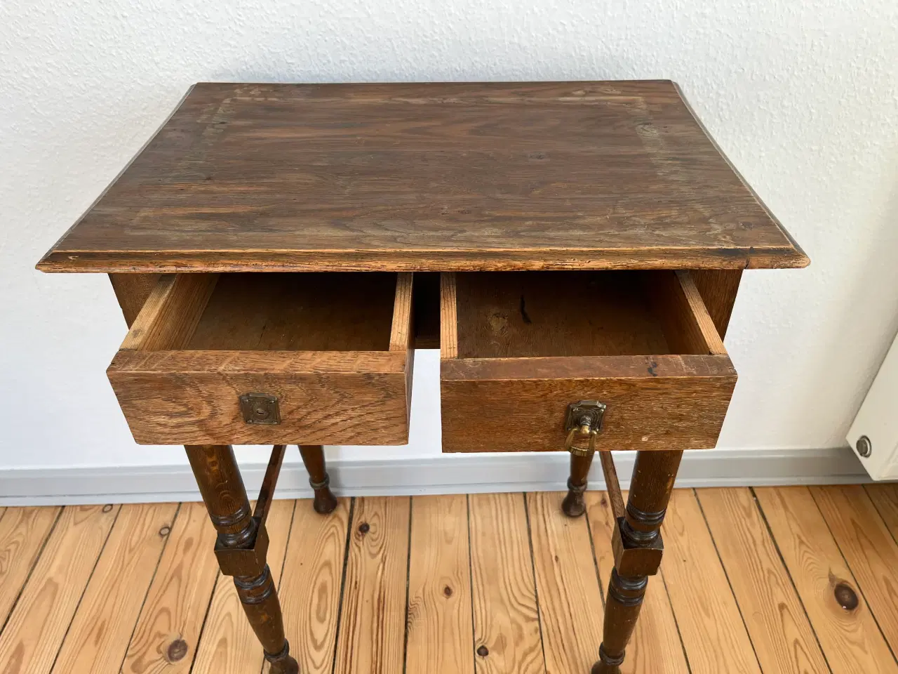 Billede 6 - Lille bord i træ