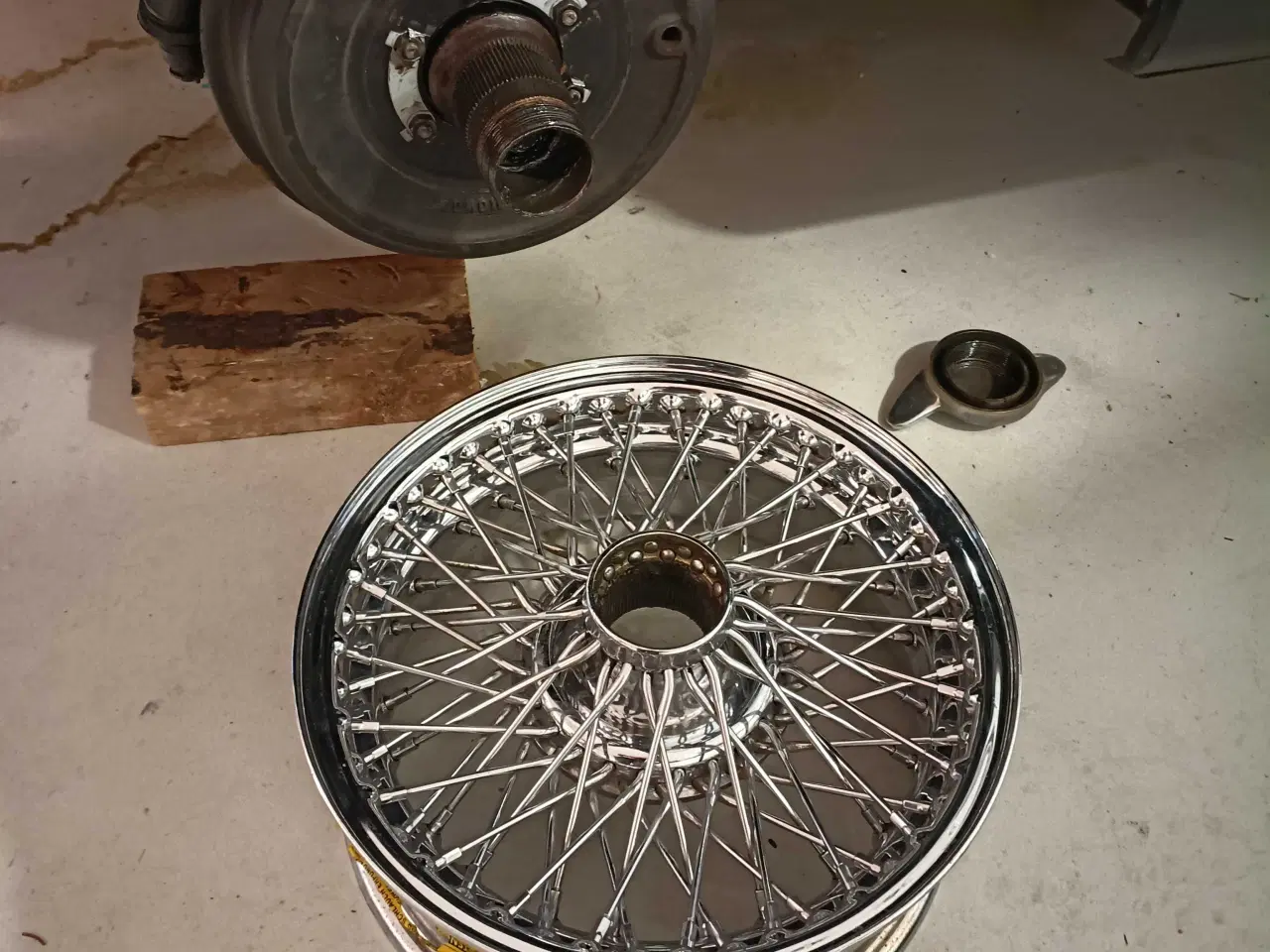 Billede 3 - 14"x5,5 krom trådhjul med centerlock