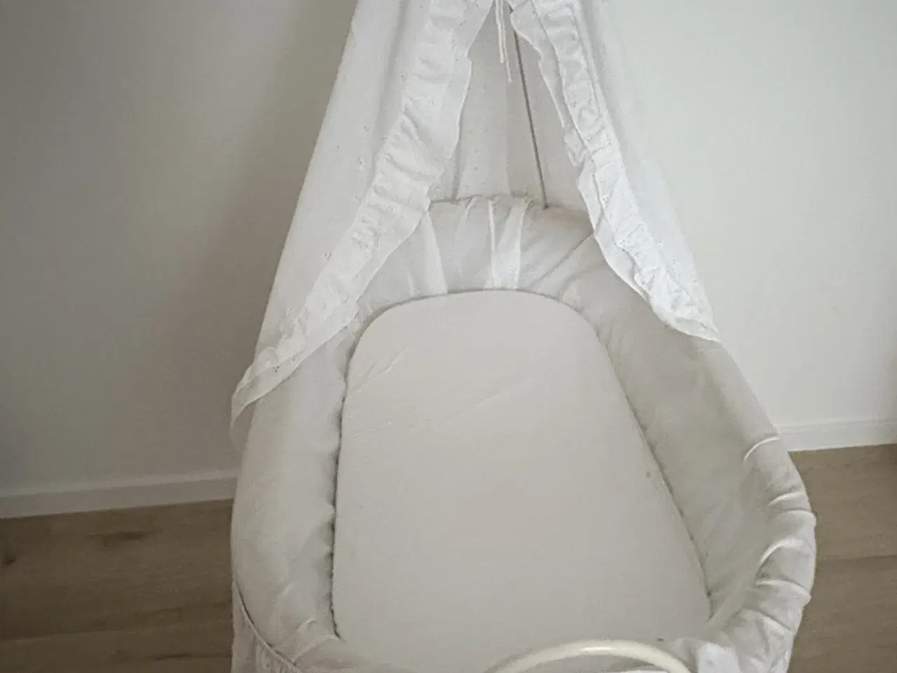 Billede 4 - Babyseng på hjul