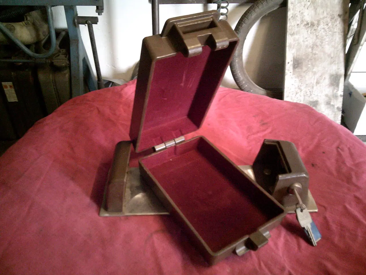 Billede 1 - VÆRDIBOX TIL BIL-BÅD-CAMPINGVOGN.