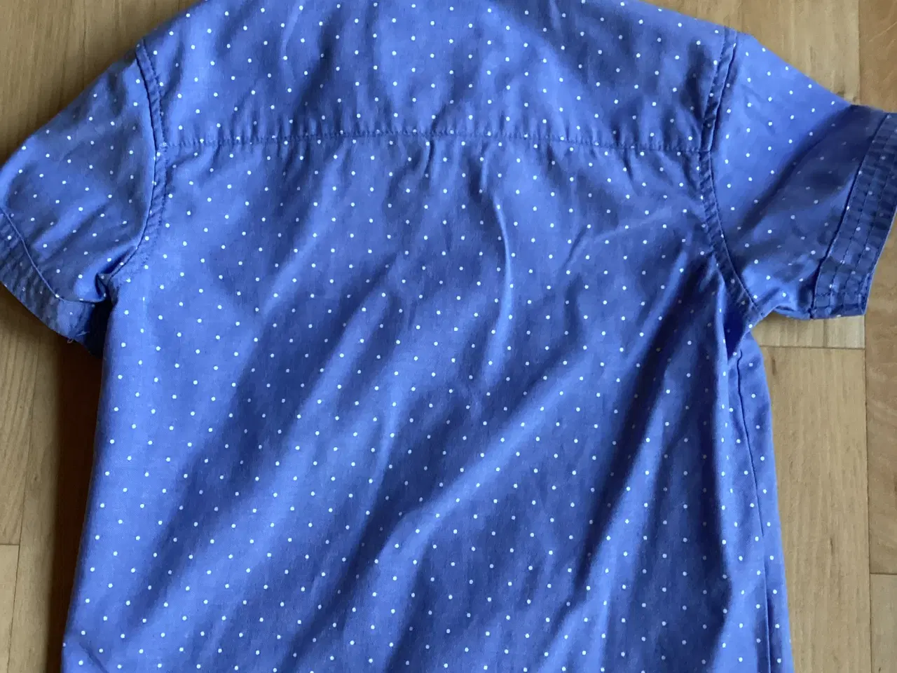 Billede 2 - Lyseblå skjorte