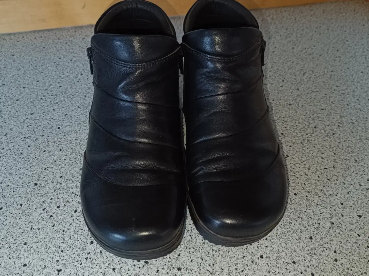Billede 2 - Sort Støvlette i læder
