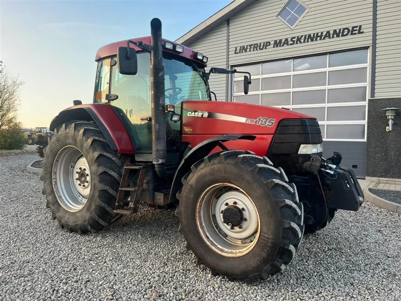 Billede 3 - Case IH MX135 Handy traktor med frontlift, orginal vægtklodser og nye bremser.