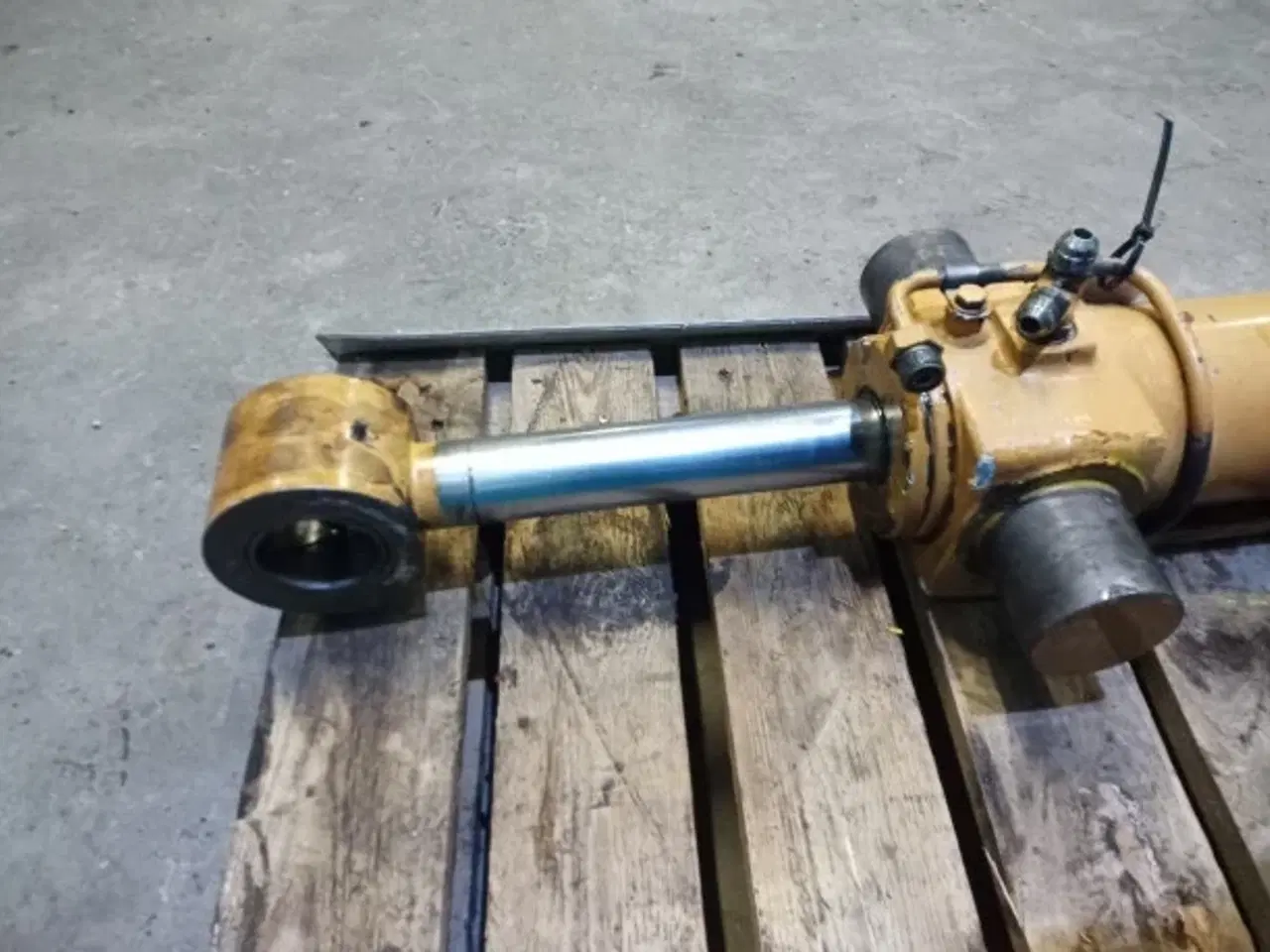 Billede 4 - Case 595SLE krøjecylinder 3622137M94