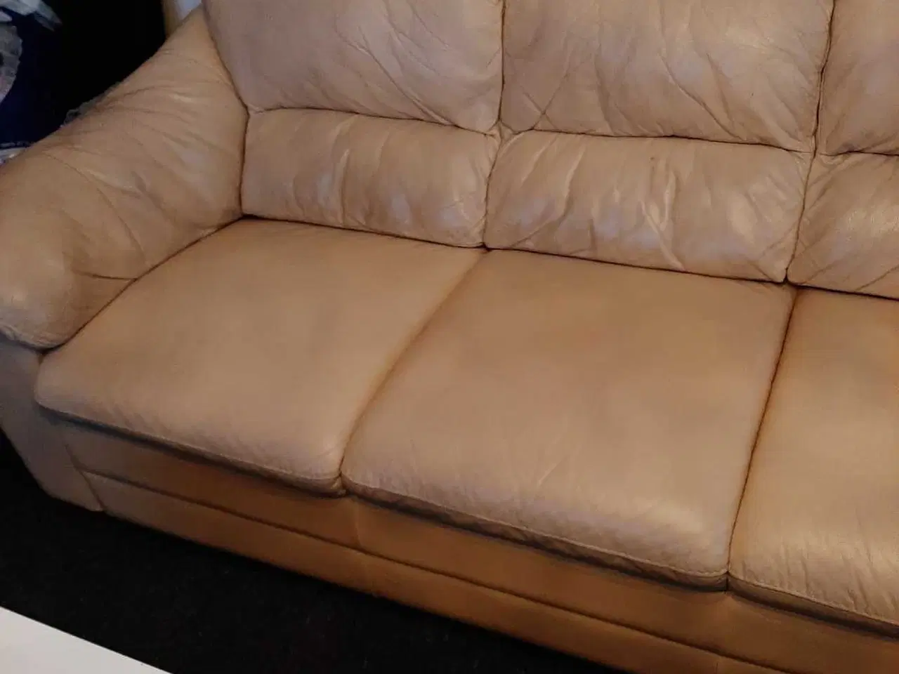 Billede 1 - Ældre beige lædersofasæt - 3+2, ok stand!