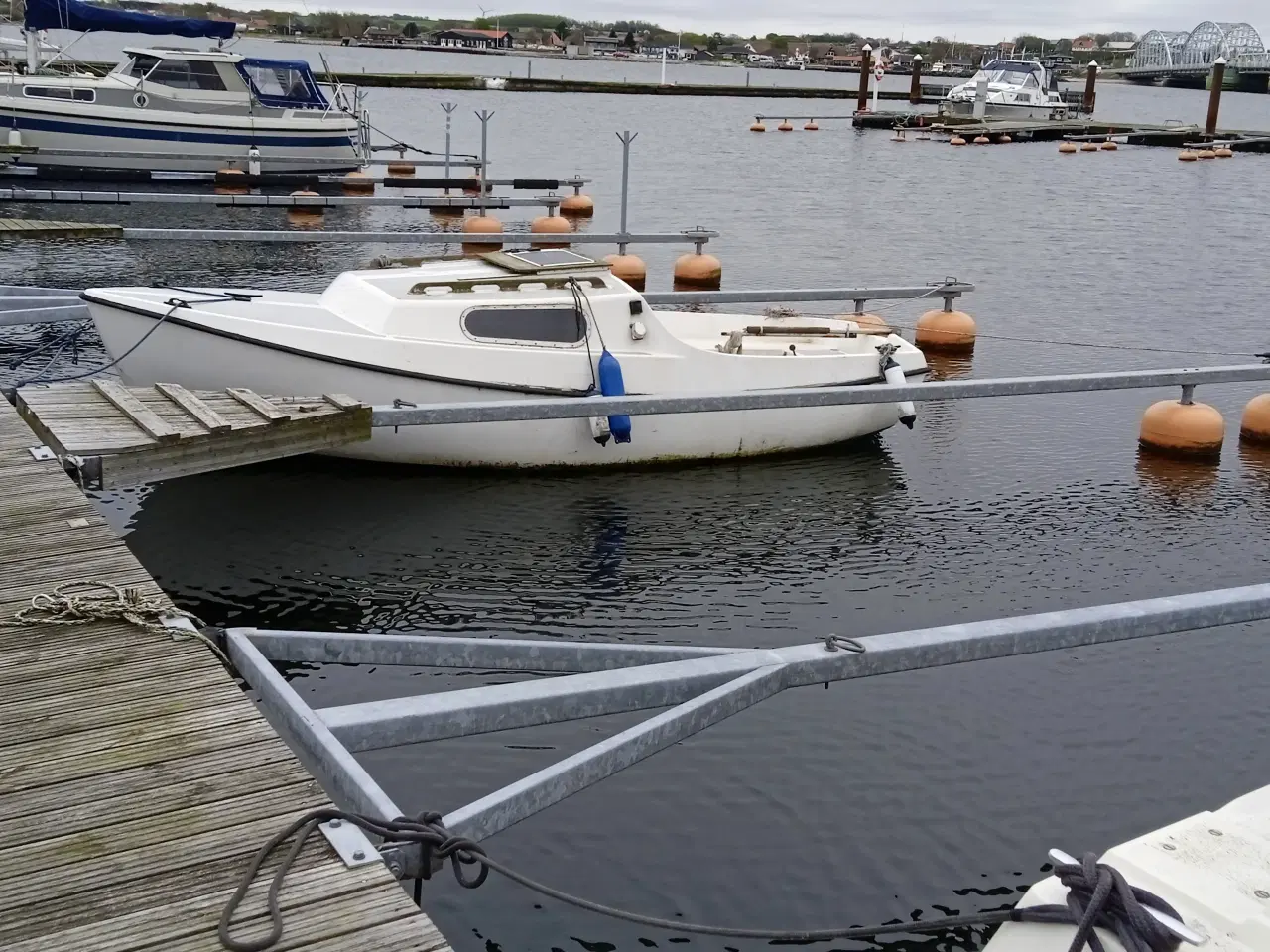 Billede 1 - båd,med indbygget 8 hk indbygget sabb motor