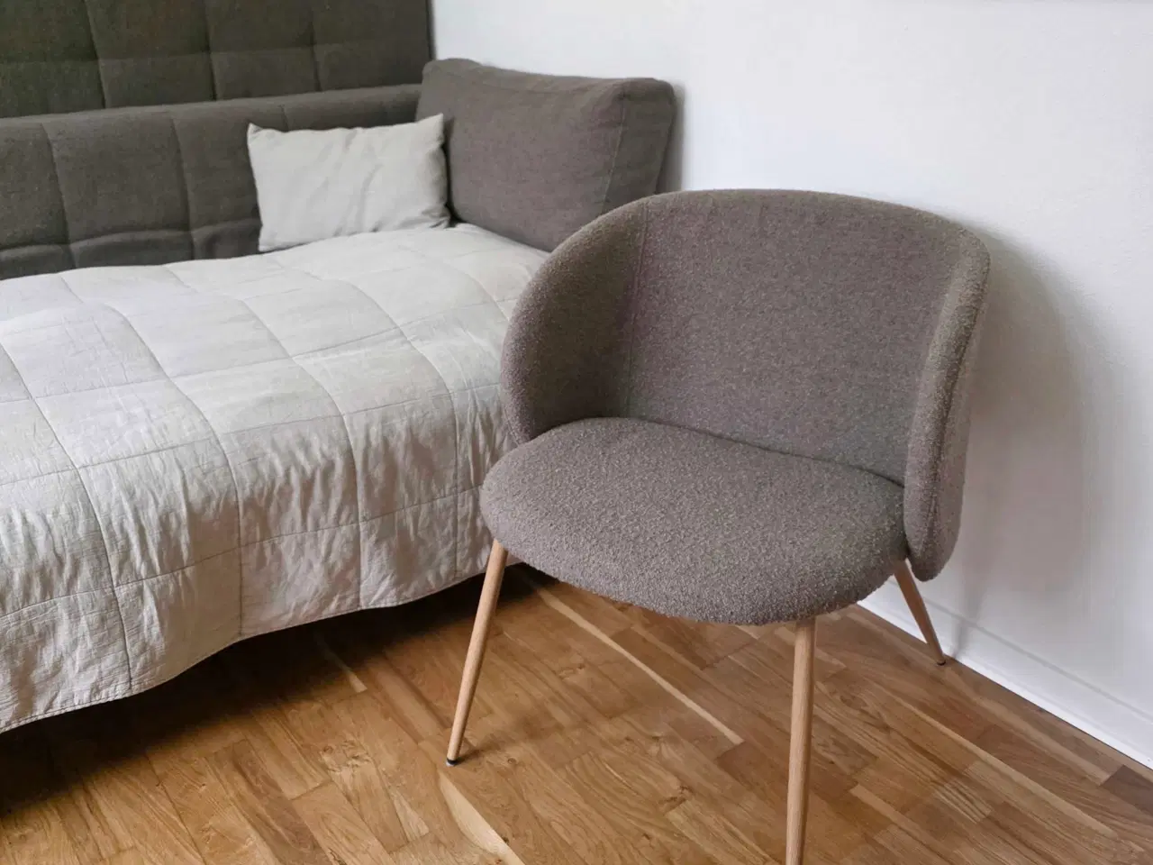 Billede 1 - Loungestol i brunt boucléstof 