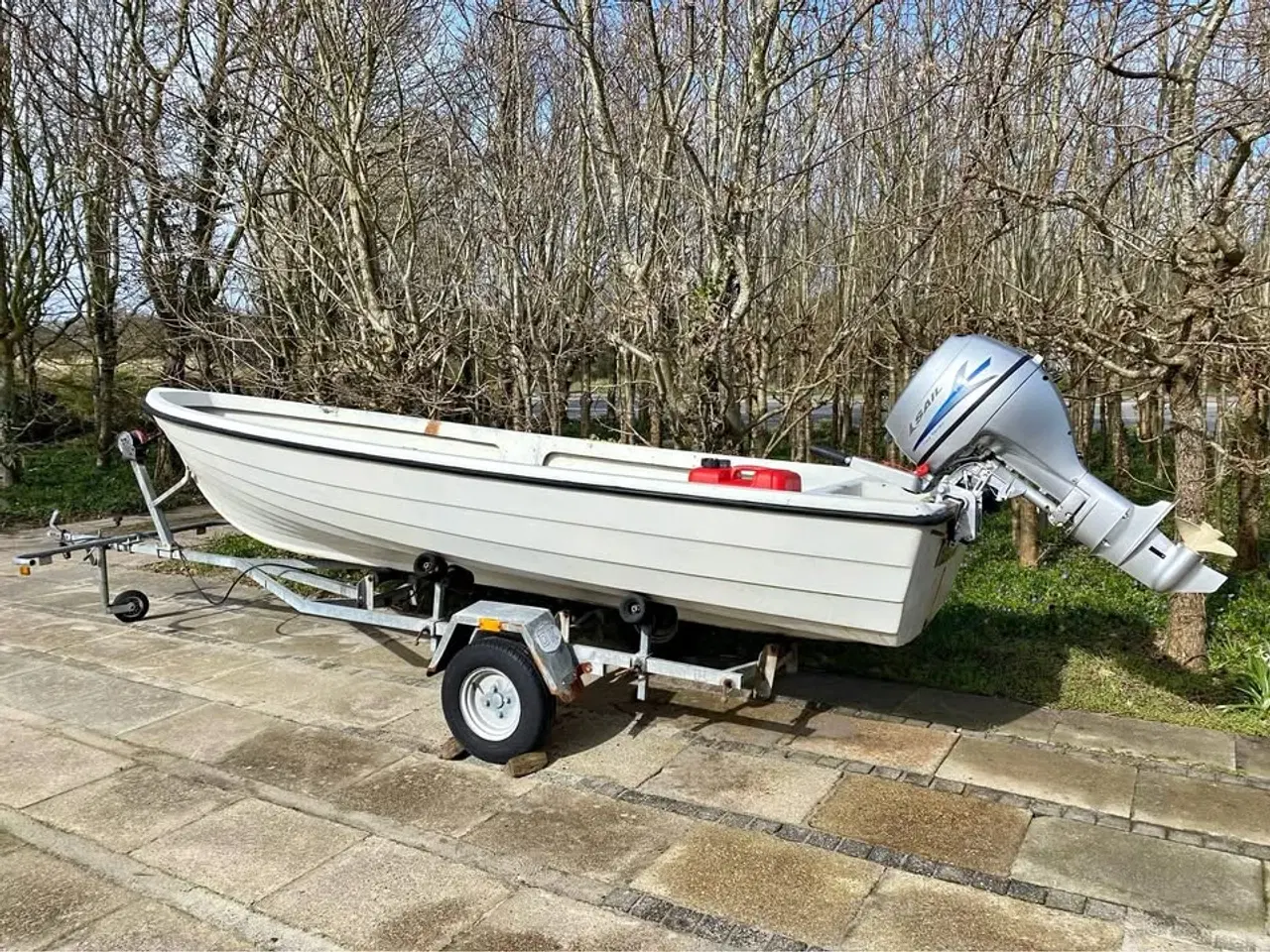 Billede 1 - Jolle med 15hk motor