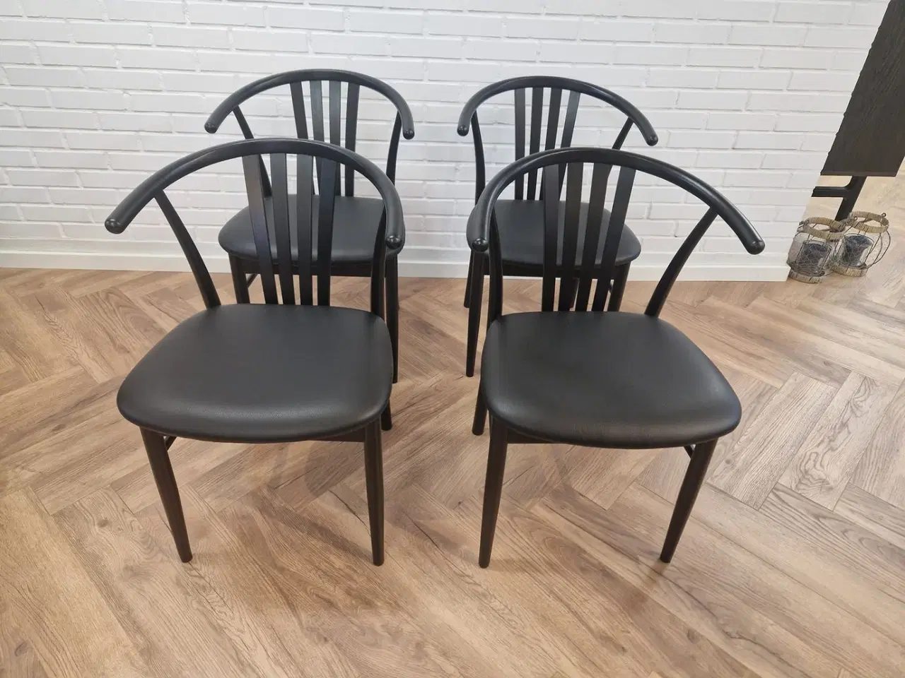 Billede 1 - 4 nye stole sort lakeret med læder 