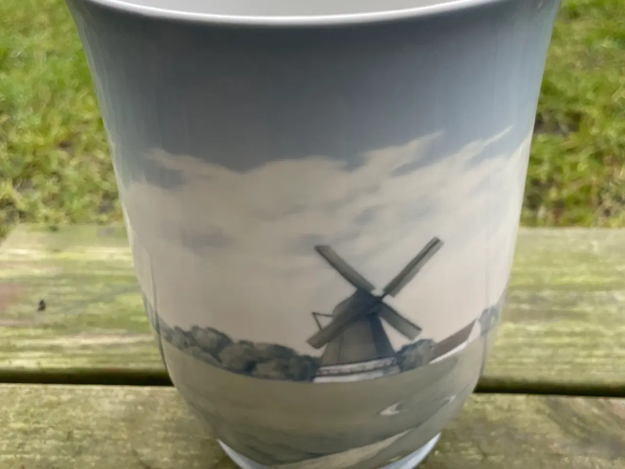 Billede 1 - Bing og Grøndahl vase med Møllemotiv. 21 cm