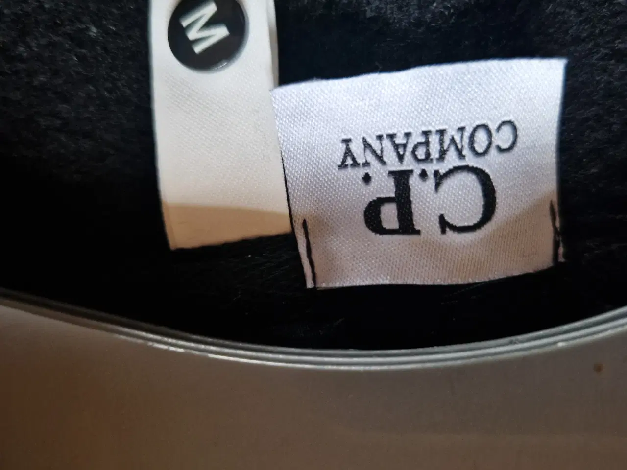 Billede 8 - C.P. Company hoodie med goggles str M sort