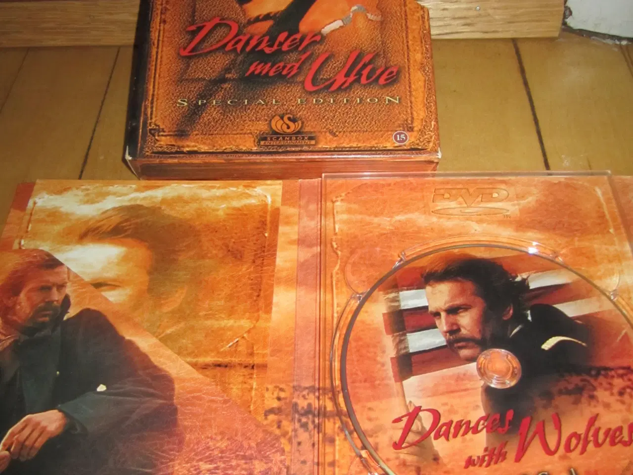 Billede 3 - Kevin Costner. DANSER MED ULVE.