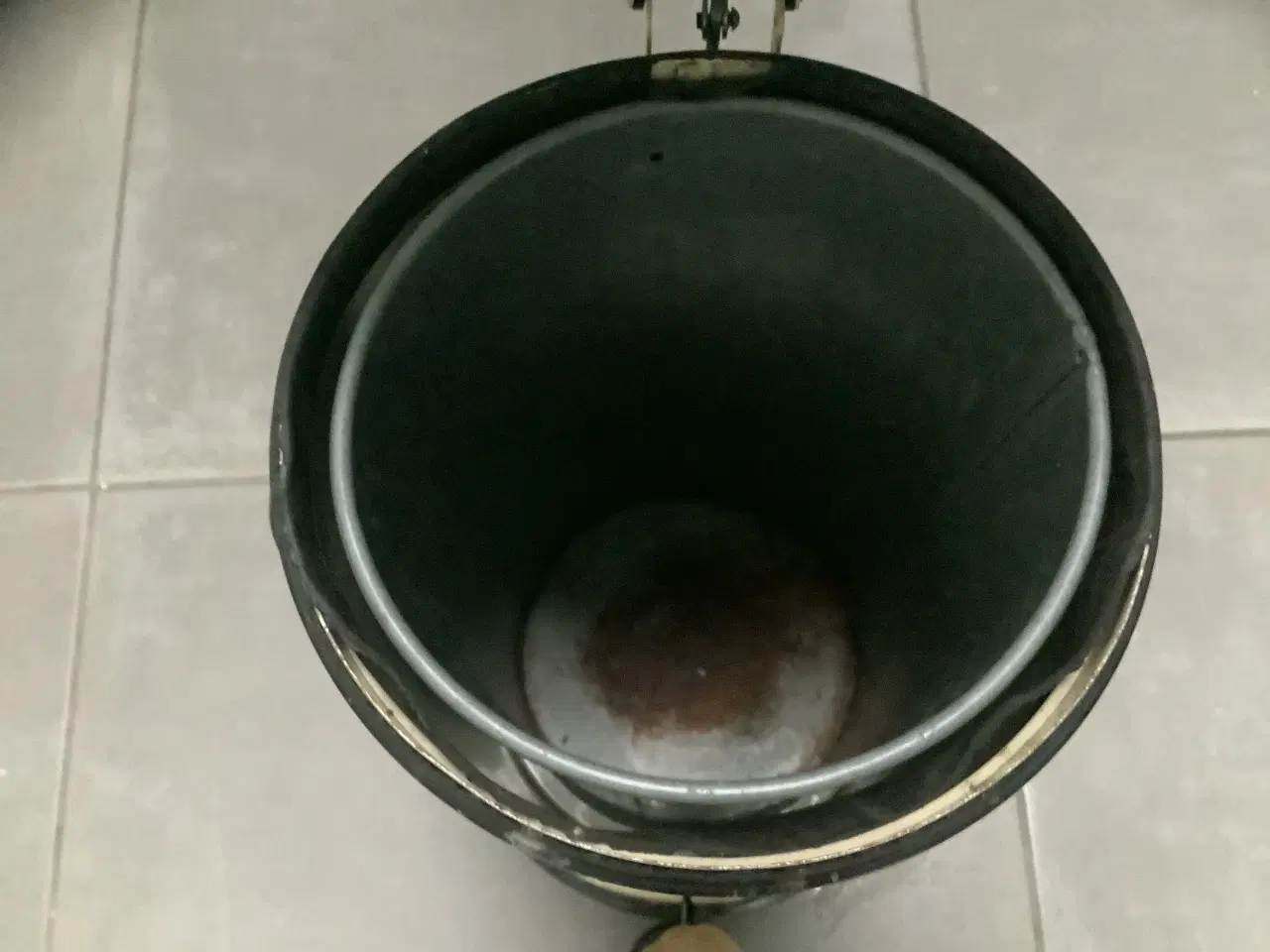 Billede 5 - Cremefarvet Vipp skraldespand 53 cm høj