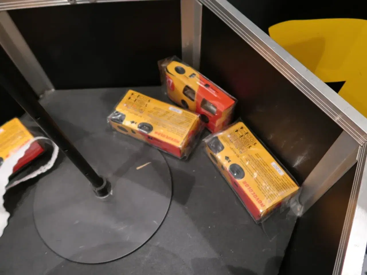 Billede 3 - Beholder med 4 stk. engangskameraer