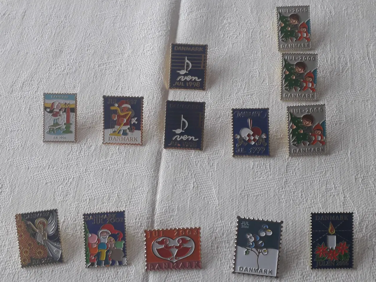 Billede 1 - Pins med julemærker