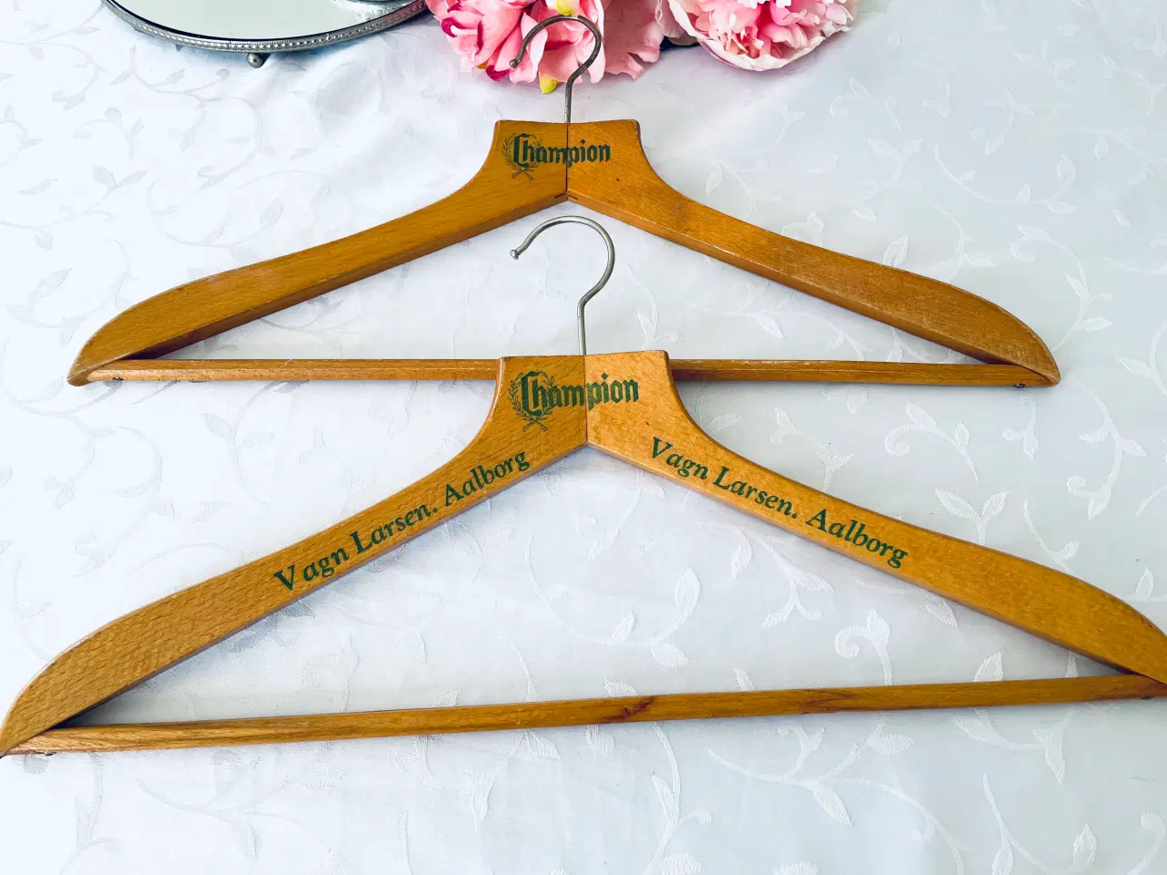 Billede 8 - Vintage bøjler med skrift 