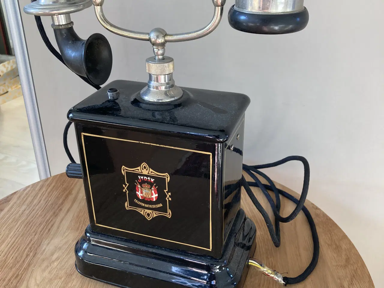 Billede 1 - ☎️ Retro bordtelefon i klassisk design – dekorativ