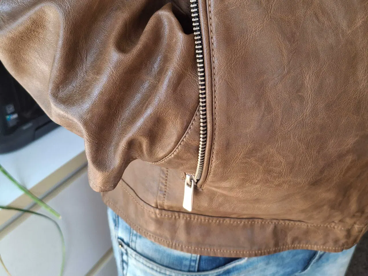 Billede 4 - Biker jacket i cognacfarvet PU-læder 