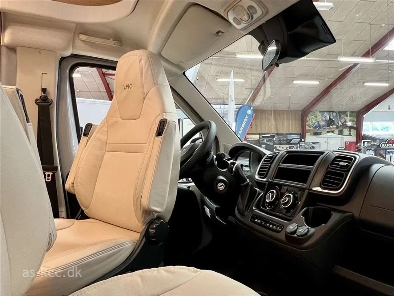 Billede 7 - 2025 - LMC Cruiser V646 LMC Cruiser V646 70års jubilæums med 2 enkelt senge og Automatgear.