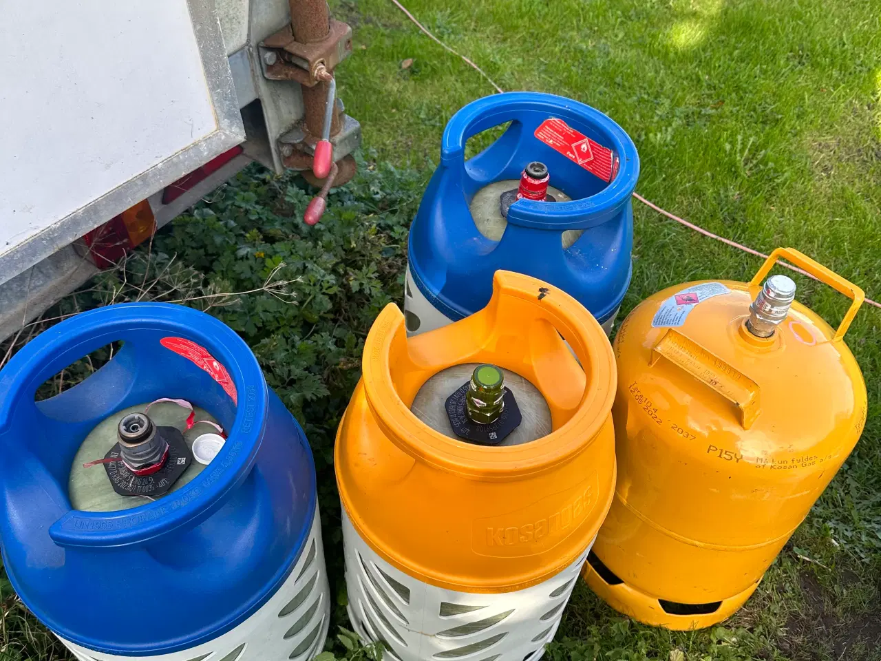 Billede 2 - Fyldte gasflasker. 3 stk 10 kg, 1 stk 11 kg