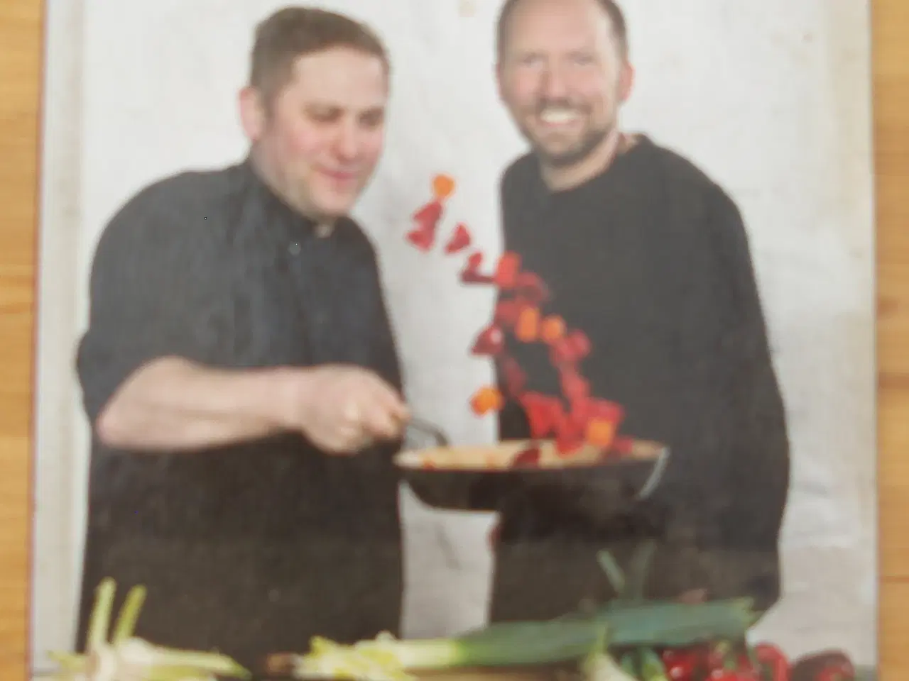 Billede 1 - I køkkenet med Mads og David