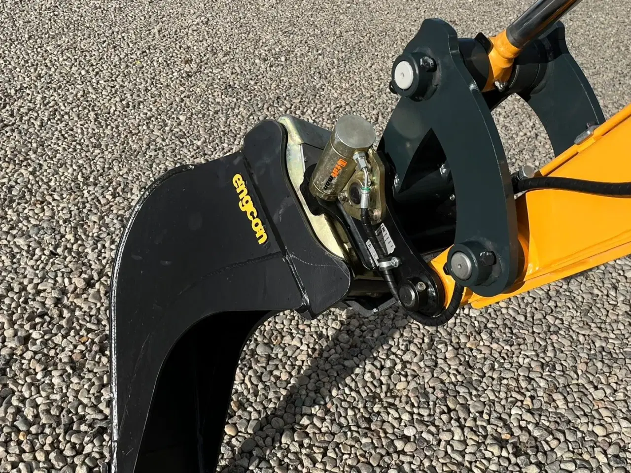 Billede 2 - Hyundai R25Z-9AK Robex med Tilt-Mann tilt skifte samt Engcon skovl. Udlejes, også med forkøbsret.