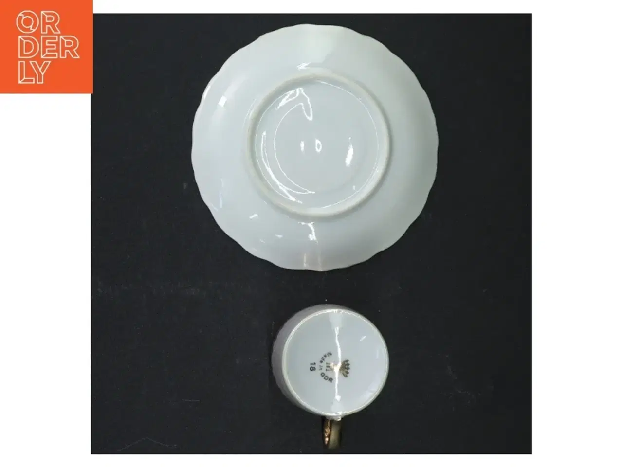 Billede 5 - Porcelænskop og underkop med guldkant (str. H 5 cm)