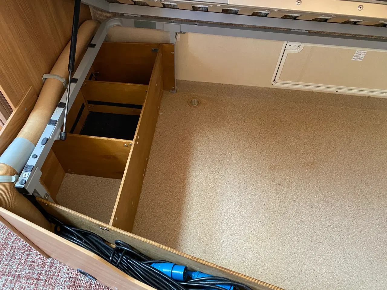 Billede 16 - KVALITET,CAMPINGVOGN ? der ligner en Autocamper. 