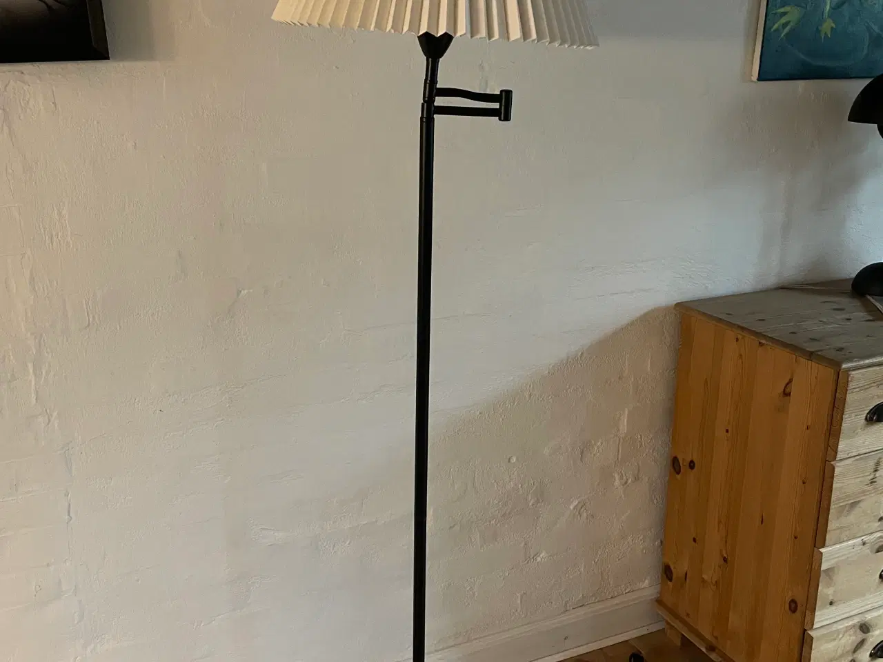 Billede 2 - Standerlampe med plissé skærm