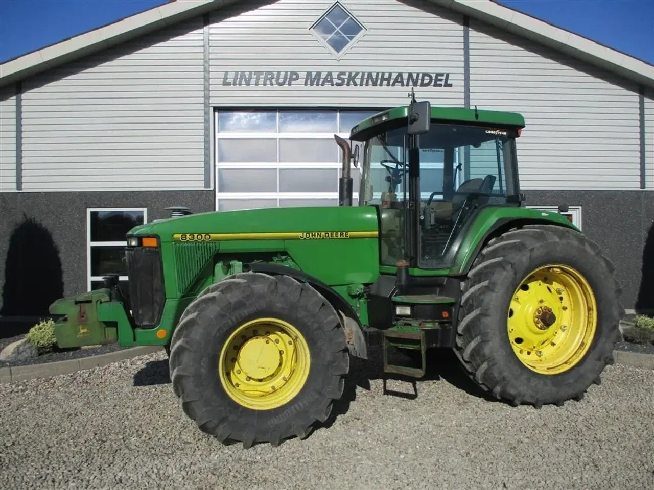 Billede 21 - John Deere 8300 Pæn regulær traktor med rigtig gode dæk på.