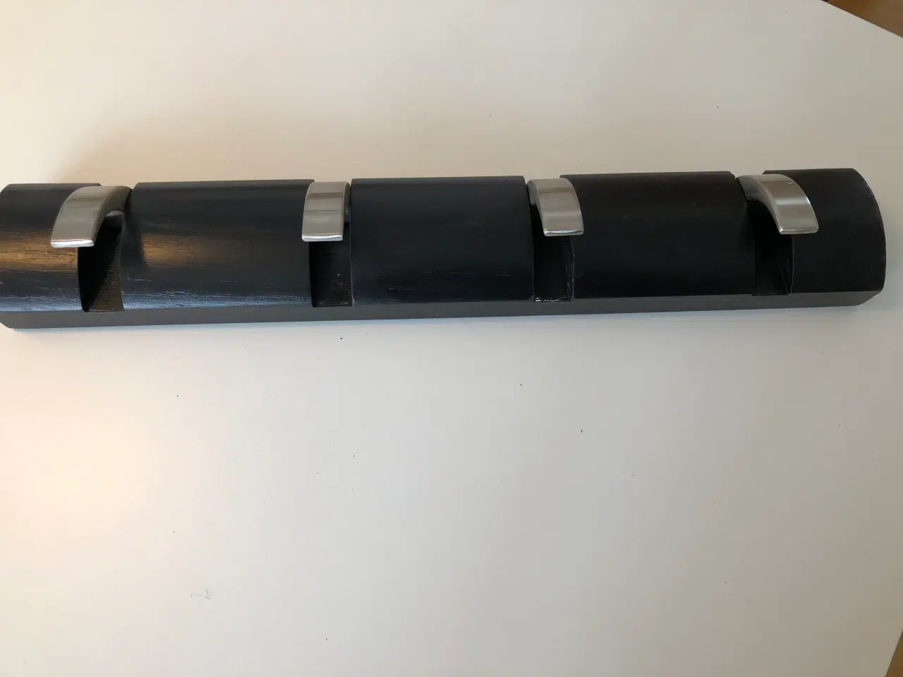 Billede 5 - Knagerække i sort med 4 knager fra Cado